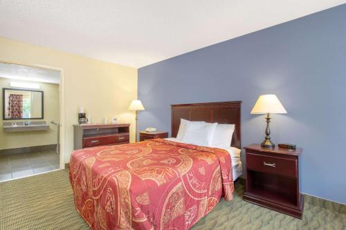 Queen Room - Mobility Access/Non-Smoking