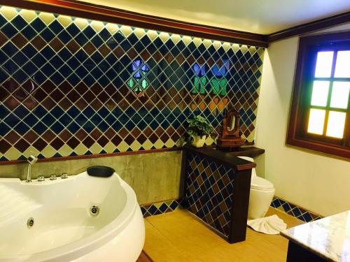 room detail thumbnail 2