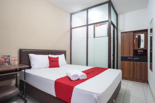 RedDoorz near Eka Hospital BSD City