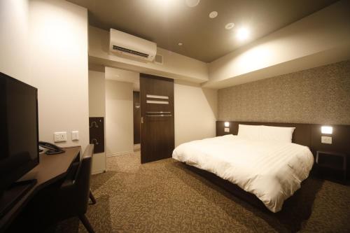 Dormy Inn Premium Osaka Kitahama Hot Springs Room Type - Standard Queen Room without Cleaning Service - Non-Smoking Dormy Inn Premium Osaka Kitahama Hot Springs Room Type - Standard Queen Room without Cleaning Service - Non-Smoking
