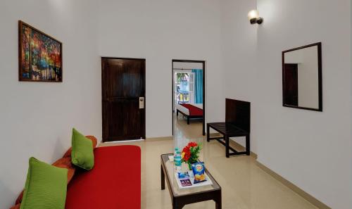 Standard Double Room image 2