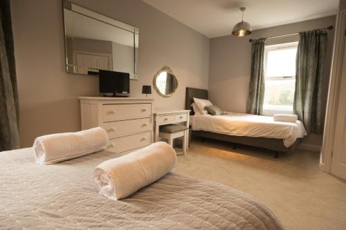 Hardwick Cottage- Darwin Lake Holiday Village, , Derbyshire