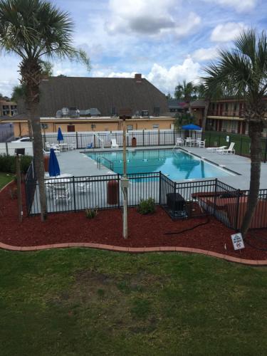 Swimming pool, Days Inn by Wyndham St. Augustine I-95/Outlet Mall in St. Augustine (FL)