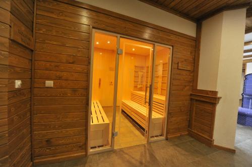 Pirin Golf & Country Club Apartment Complex - image 11