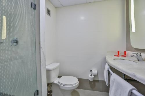 ibis Sao Paulo Congonhas Ideally located in the Campo Belo area, Ibis São Paulo Congonhas promises a relaxing and wonderful visit. Featuring a satisfying list of amenities, guests will find their stay at the property a comfo