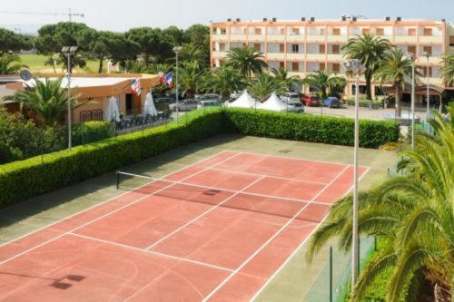 Hotel Oasis - image 4