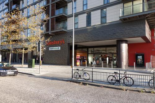 2 Bedroom 2 Bathroom Apartment in Central Milton Keynes with Free Parking and Smart TV - Contractors