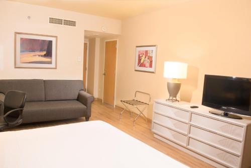 170065302 Holiday Inn Express Monterrey Galerias-San Jeronimo by IHG