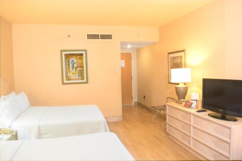 170065453 Holiday Inn Express Monterrey Galerias-San Jeronimo by IHG