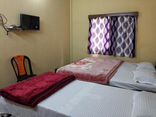 豪华特大号床间 (deluxe king room)