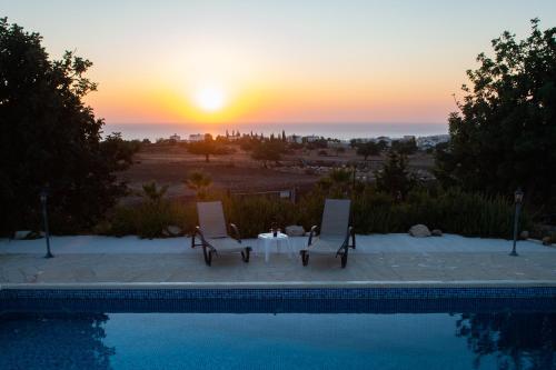 Adonis Villa – khách sạn tại Peyia