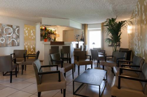 Pubi/sohvabaar, Clos St Eloi, The Originals Relais in Thiers