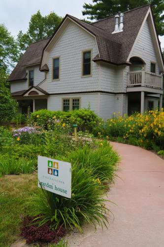 Pinehurst Inn Bed & Breakfast