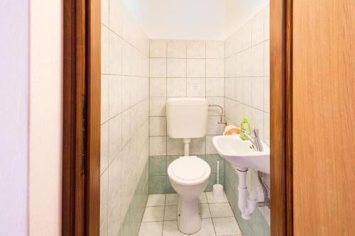 Apartment Njivice 5427b - main image