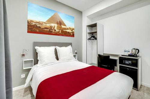 Paris Hotel - image 4