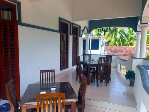A and D Holiday Inn - image 5
