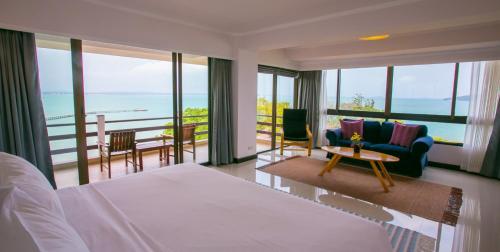 Balcony/terrace, Rayong Resort Hotel in Rayong Beach