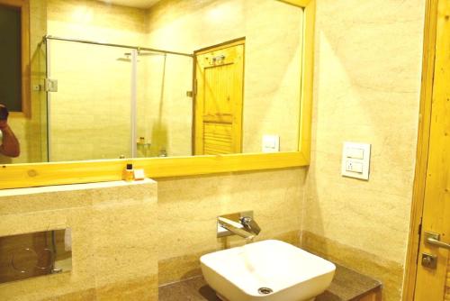 Junior Suite with Balcony room in The Dagshai Manor