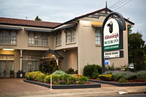. Abbotsleigh Motor Inn