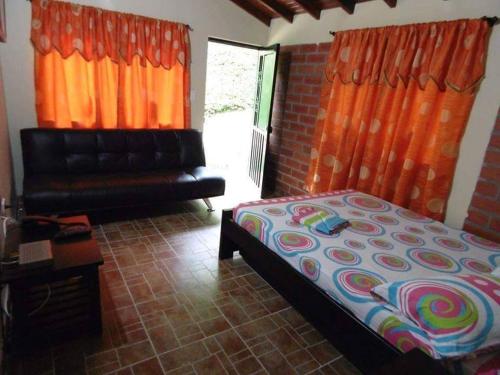 1 double bed, 2 twin beds