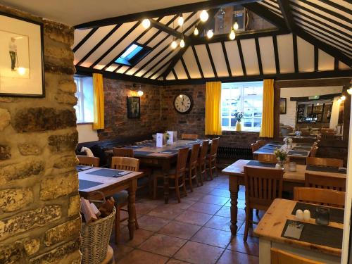 The White Hart - image 5