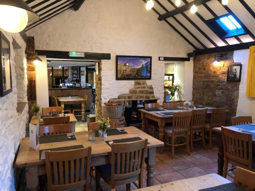 The White Hart - image 9
