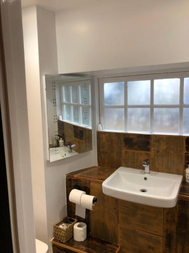 The White Hart - image 13