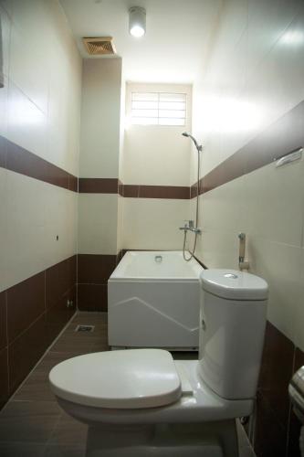 Hoang Thuy Sinh Hotel - 화장실