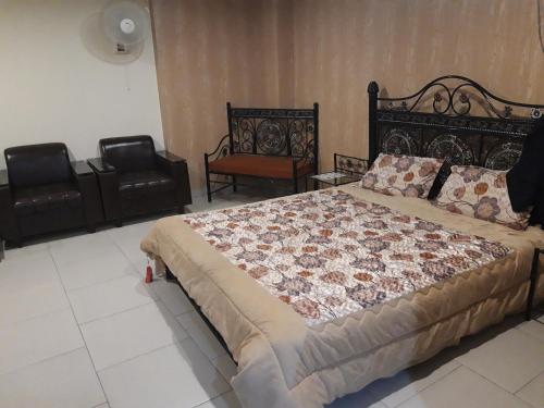 Flat Room For Rent Prices, photos, reviews, address. Pakistan