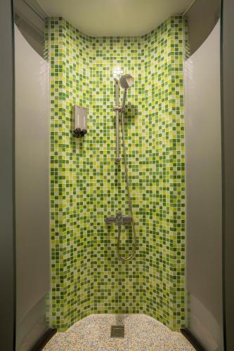 room detail thumbnail 2