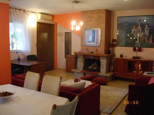  Thessaloniki homesweethome with Fireplace,BBQ,Parking & Garden, Pension in Galíni bei Kavallárion