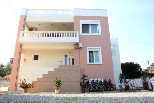 3 bedrooms, 8 beds
