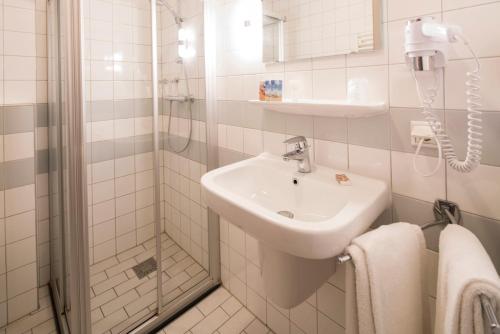 Bathroom, Hotel Lands End in Den Helder