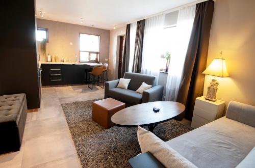 One-Bedroom Apartment (5 Adults)