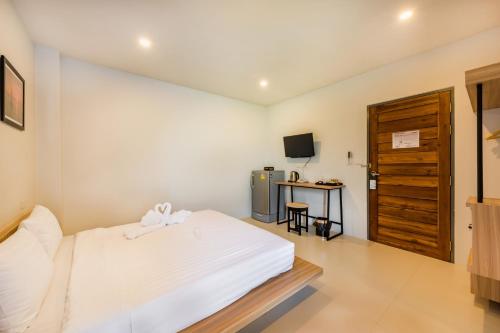 Phuket Marine Poshtel - SHA Plus