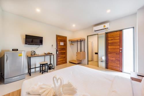 Phuket Marine Poshtel - SHA Plus