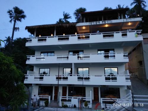 Entrance, Jalyn's Resort in Palangan