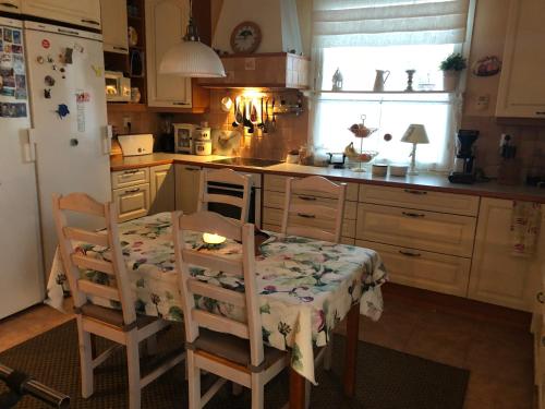 ห้องครัว, Cozy house close to Arctic Circle in แลพแล็นด์