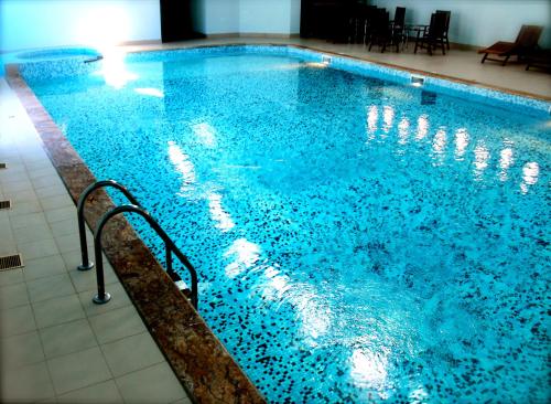 Басейн, Lucytour Hotel in Ехегнадзор