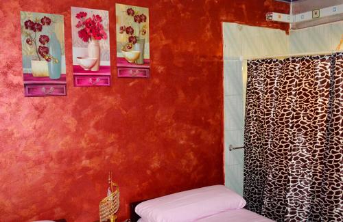 City Hostel Room Type - Basic Triple Room with Shared Bathroom