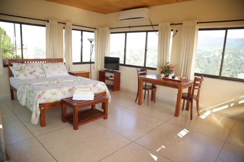 Deluxe Double Room with 360° Mountain View image 9