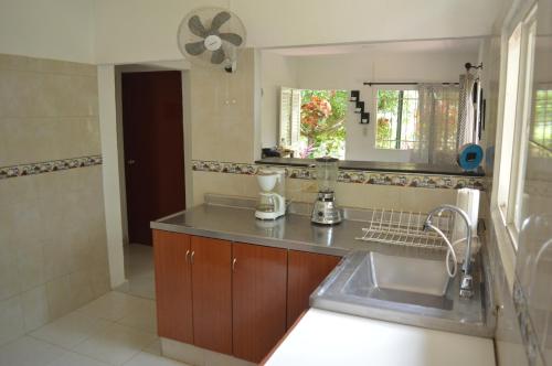 Casa Oasis de colibri in Calabazo