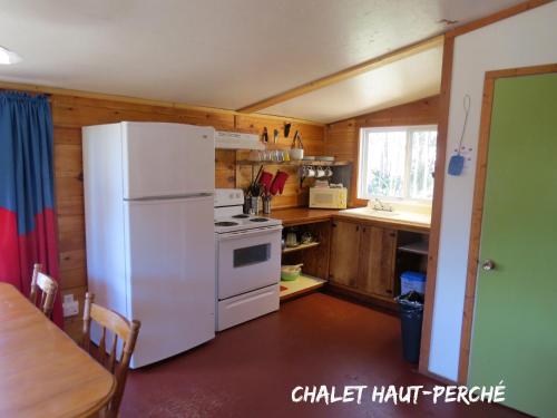 مطبخ, Chalets Aux Berges du Lac Castor in Saint-Paulin (QC)