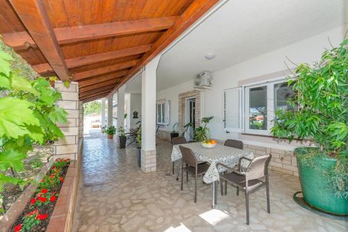  Apartment Stara Novalja 6319g, Unterkunft in Novalja