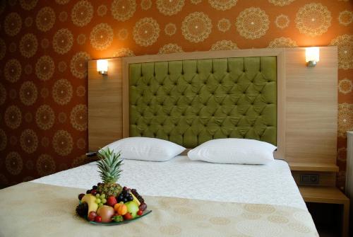 Lounge Hotel - image 12