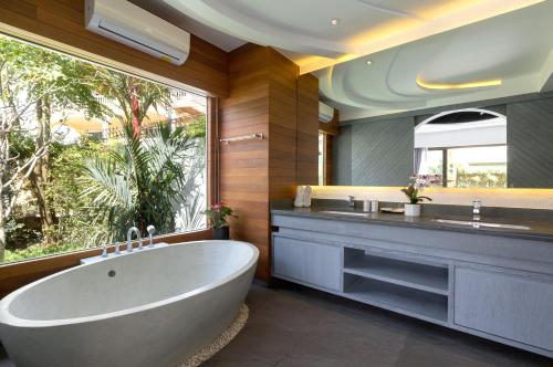 Karon Beach Pool Villa - Sha Extra Plus - 화장실