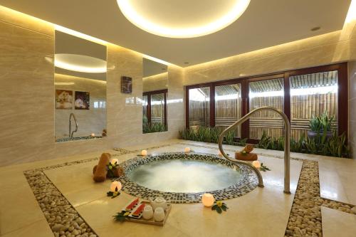 Banheira de hidromassagem, Sandy Beach Non Nuoc Resort in Da Nang