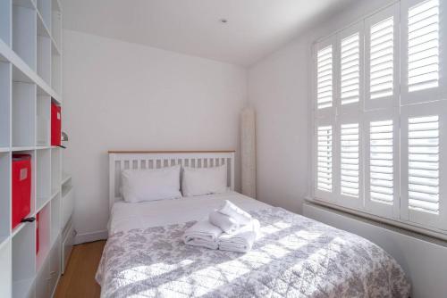 Light and airy studio 5 mins from Queen\'s Park