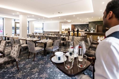 Best Western Plus Royal Suites - image 14