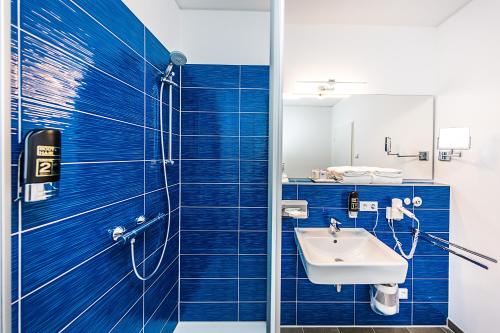 Best Western Plus Royal Suites - image 8